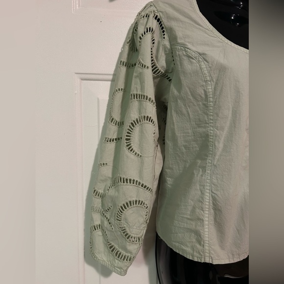 7 FOR ALL MANKIND BALLOON SLEEVE EYELET TOP IN SEAFOAM NWT - Picture 6 of 13
